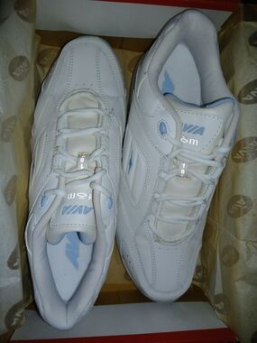 Avia Women’s White Athletic Sneakers 9.5 M NEW
